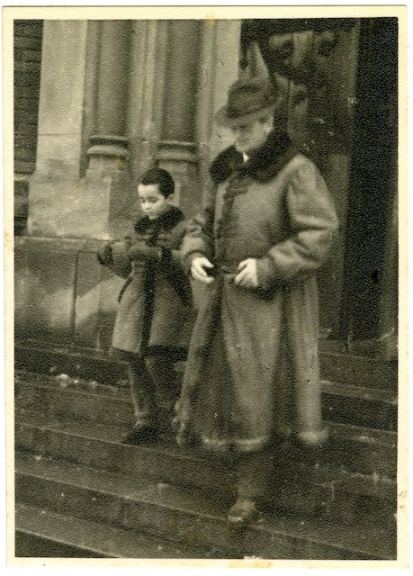 Horthy Miklós és unokája, Horthy István 1948 körül •  Fotó: Magyar Nemzeti Múzeum