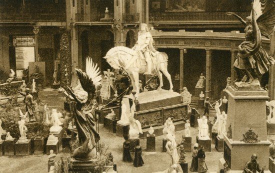 A Mátyás-szobor gipszmodellje a párizsi világkiállításon 1900-ban. Alkotásával Fadrusz aranyérmet nyert •  Fotó: Archív