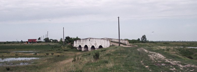 Az Érmelléki Értéktár különlegessége, a szalacsi négylyukú híd, amely az Ér-patakon épült az 1800-as években •  Fotó: Sütő Éva