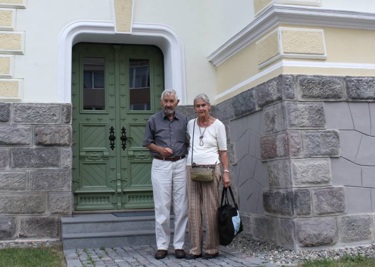 Régi villájában a Bethlenfalvay család