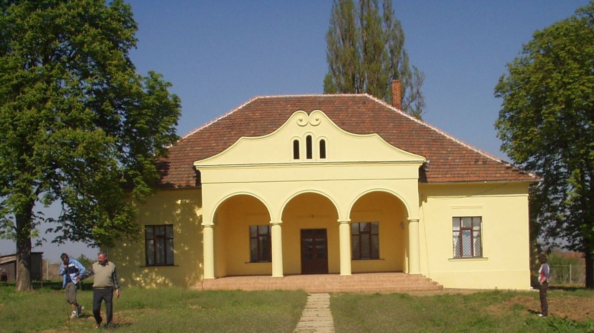 A barokk építésű gálospetri Fráter-kúria Böjte Csaba ferences szerzetesnek köszönhetően kelt életre eredeti pompájában &bullet;  Fotó: Sütő Éva