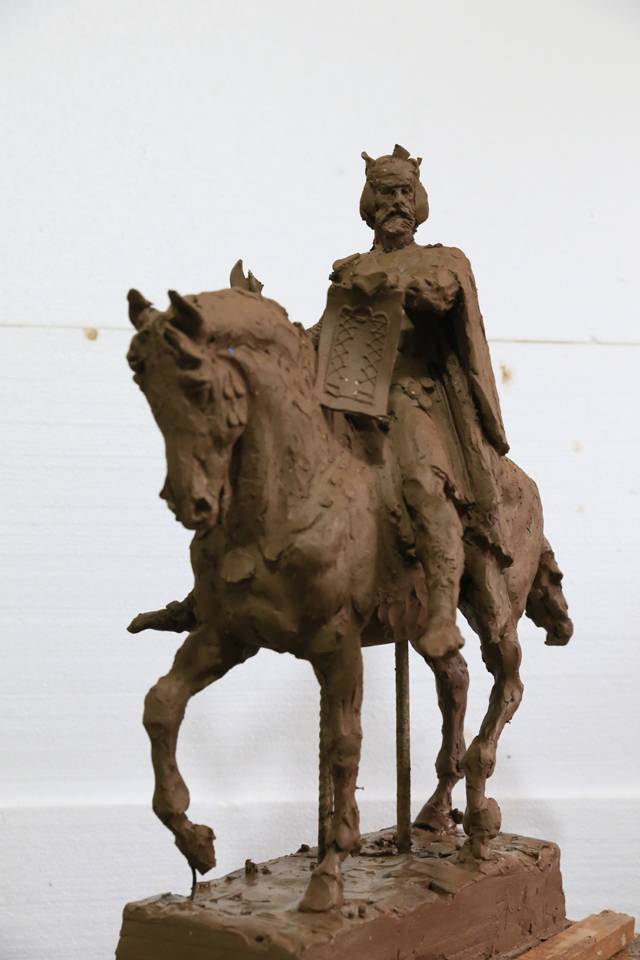 Deák Árpád szobrászművész Szent László-makettje &bullet;  Fotó: Reggeli Újság