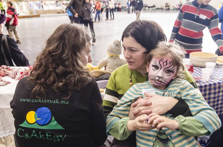 Adventi kézműves vásár a Csíki Anyák Egyesületének szervezésében •  Fotó: Veres Nándor