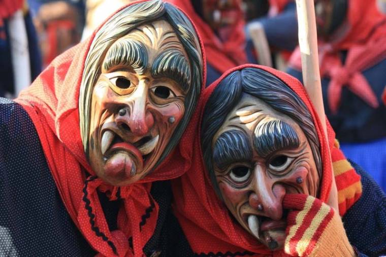 Kiskarácsonytól a vénleánycsúfolásig