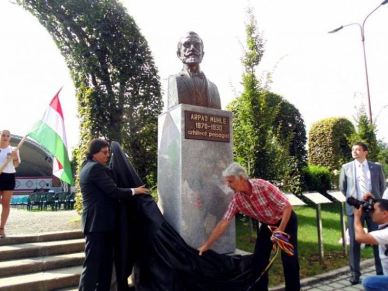 Szobrot kapott az „igazi” Mühle