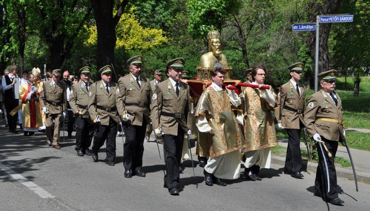 „Hazatér” Váradra a városalapító Szent László király