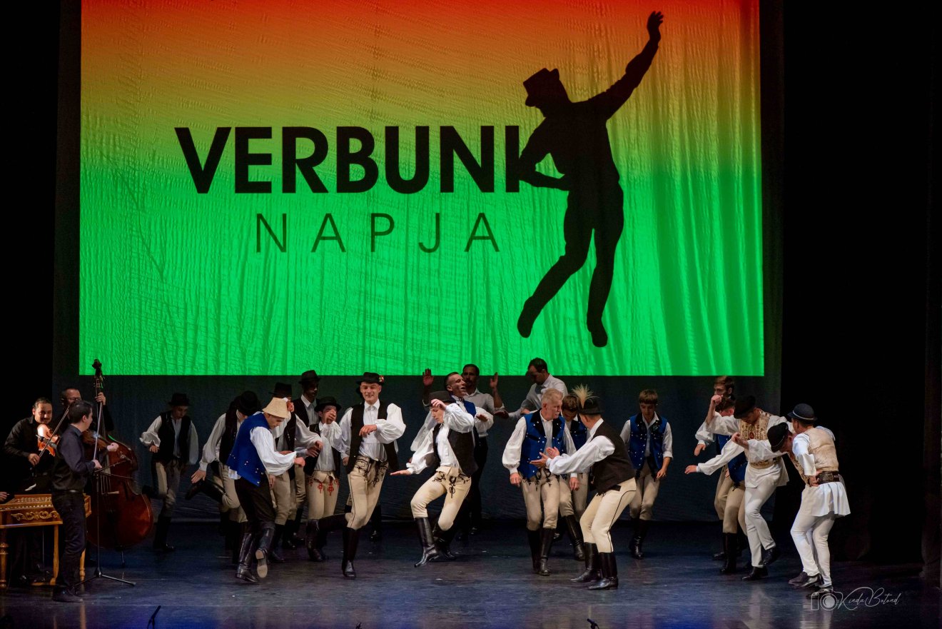 Erdélyben Székelyudvarhely volt a kiemelt tánchelyszín •  Fotó: Hagyományok Háza