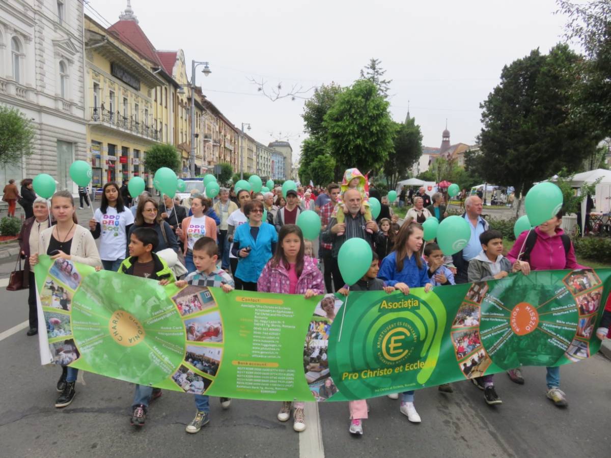 Civilek marosvásárhelyi felvonulása 2017 nyarán: Erdély-szerte hallatják hangjukat &bullet;  Fotó: Antal Erika
