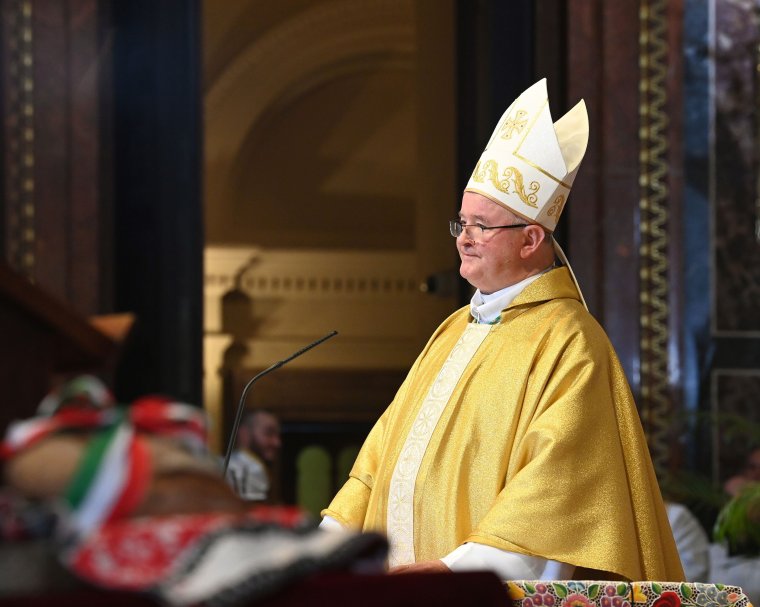 Bukarest érseke magyarul kérte Isten áldását a magyar népre