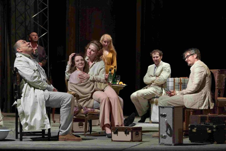 Bemutató Kolozsváron: az idő természetéről szól a Cseresznyéskert