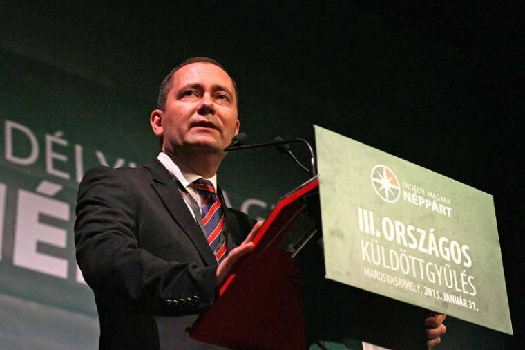 Újragombolják a kabátot