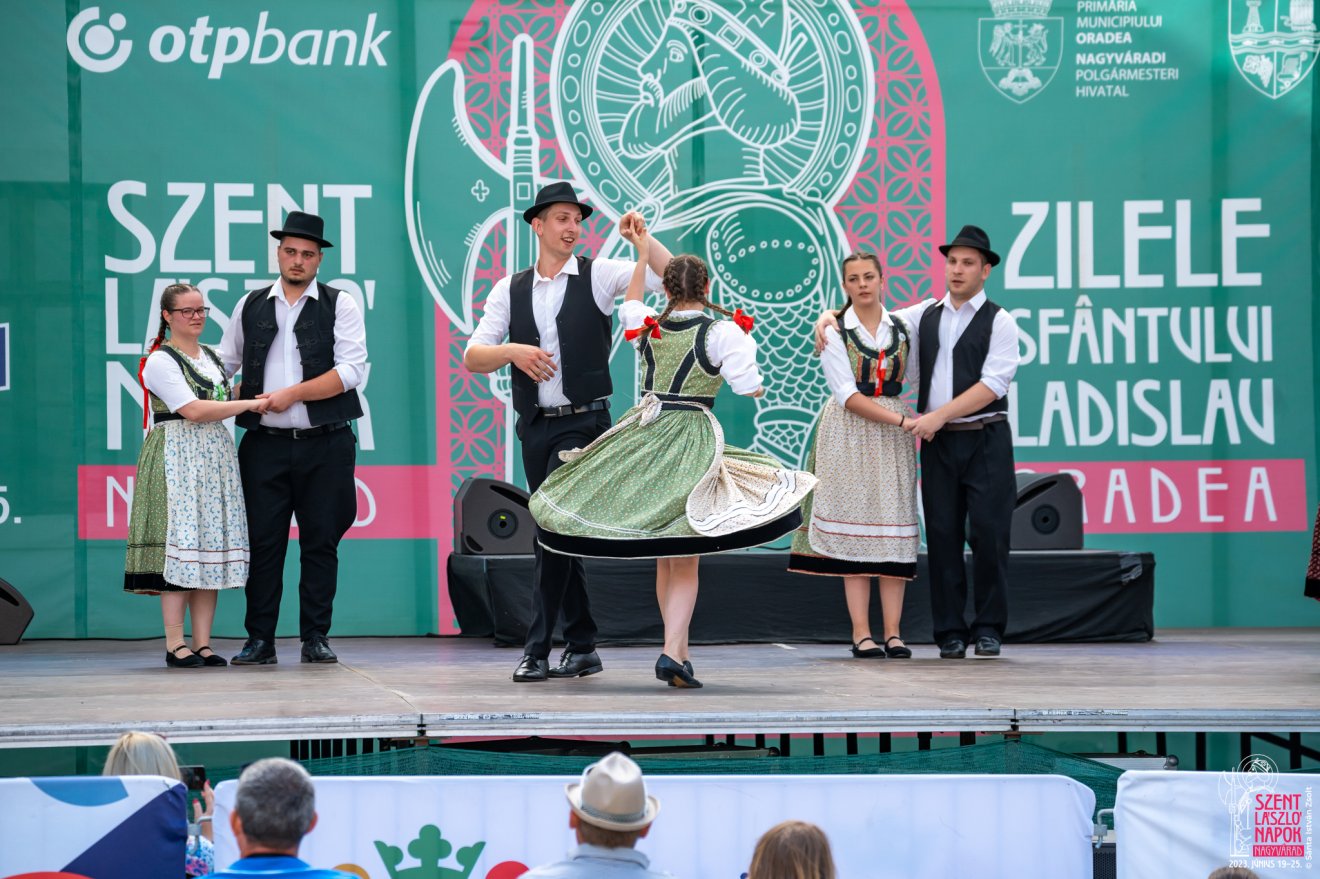 Felszeg Gyöngye Néptánccsoport