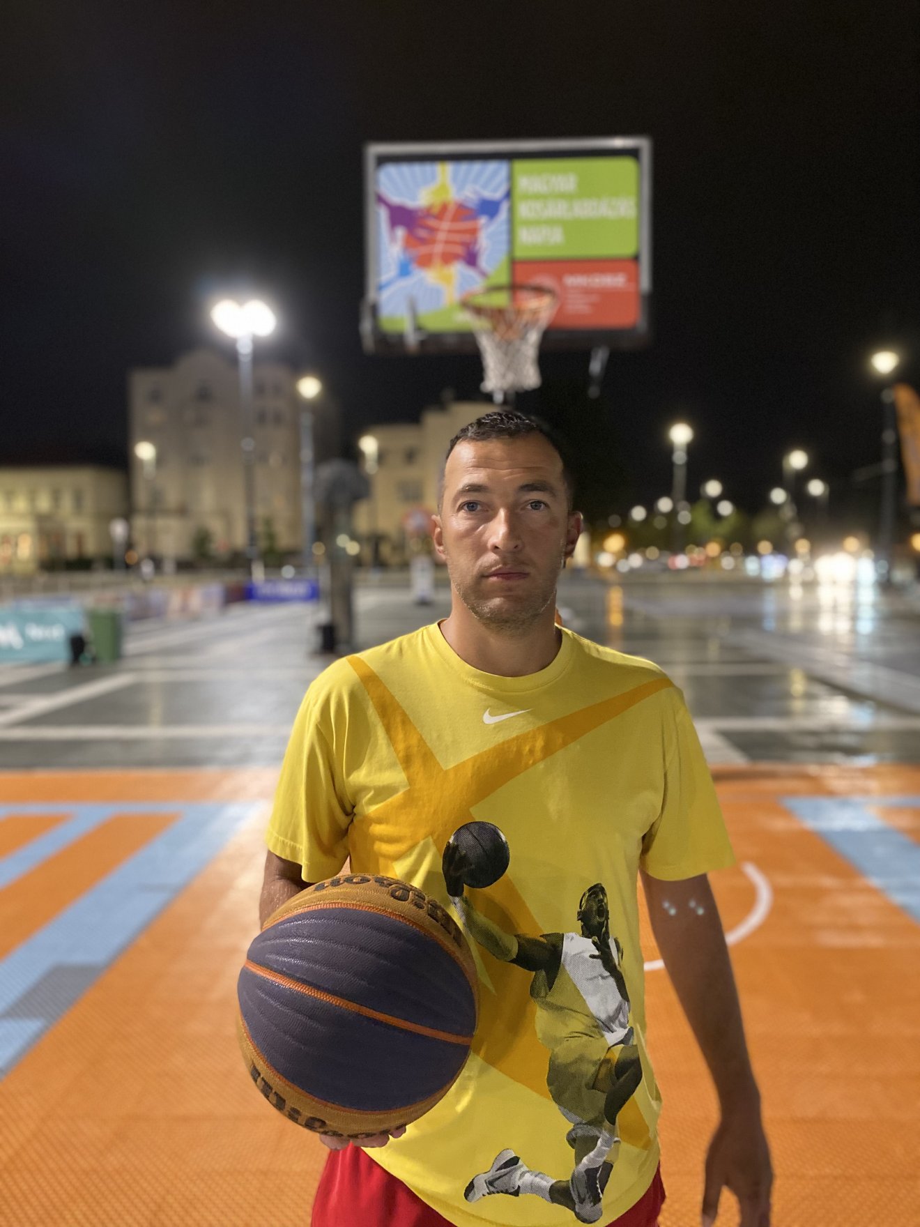 Budapest, Hősök tere. A patinás helyen Sándor ismét bajnok lett •  Fotó: Vizi Sándor magánarchívuma