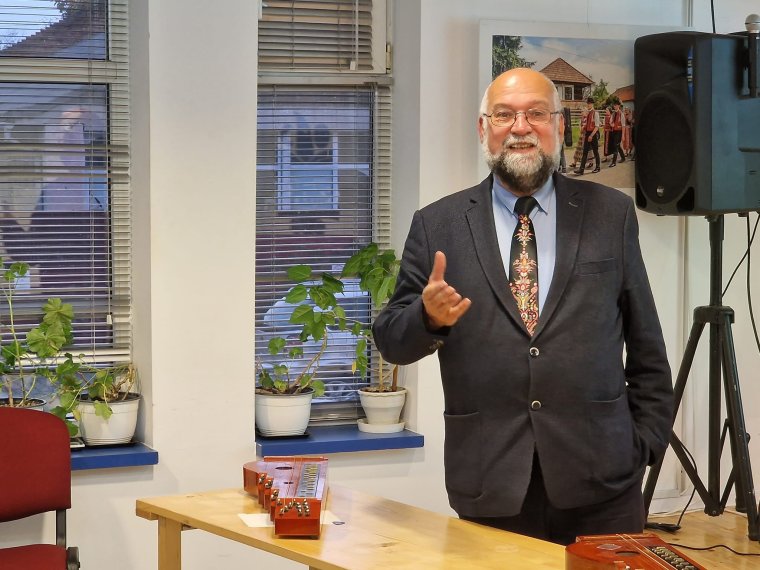 A csendes szolgálat ereje – Beszélgetés Ábrám Zoltán egyetemi oktatóval, közíróval, közösségszervezővel