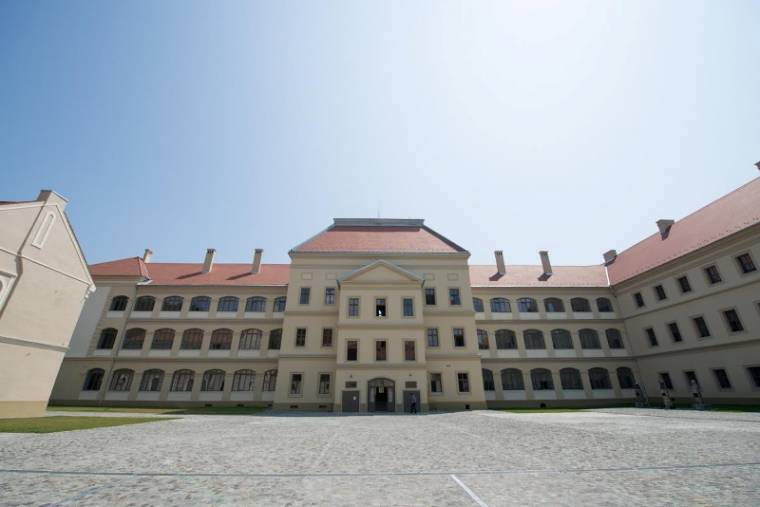 A csoda nagyenyedi iskolapéldája