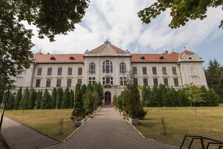 Megszavazta a képviselőház a marosvásárhelyi katolikus gimnázium újraalapításáról rendelkező törvénytervezetet