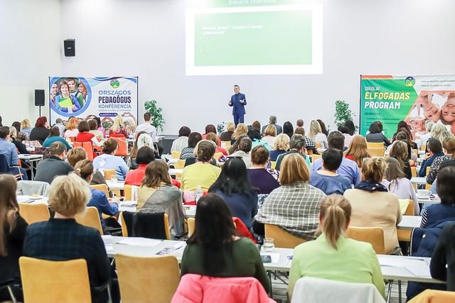 Az előadók szerint ahol nem törődnek az iskolai agresszióval, ott elszigetelődő gyermekek, romló tanulmányi eredmények és egy mérgező iskolai légkör alakul ki &bullet;  Fotó: Virágozz és Prosperálj Közhasznú Alapítvány