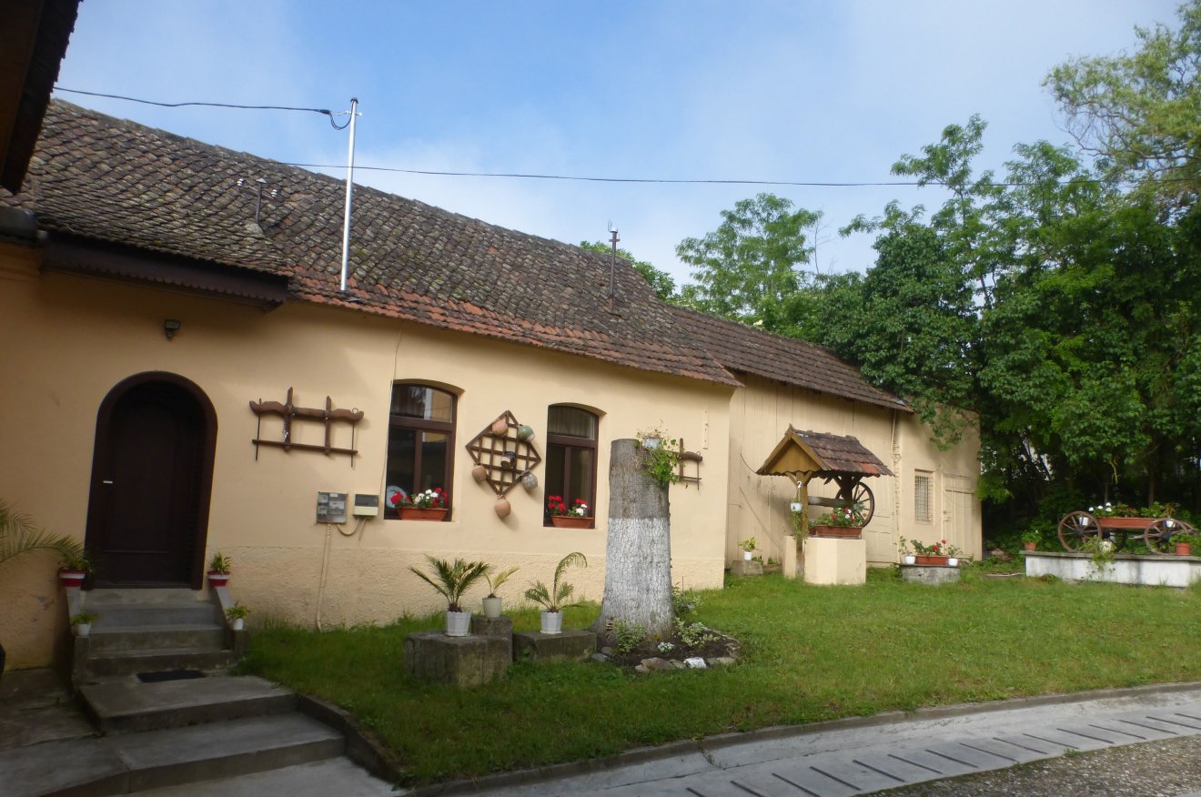 Az Apáczai Csere János emlékház a szülőfalujában, Apácán •  Fotó: Csermák Judit