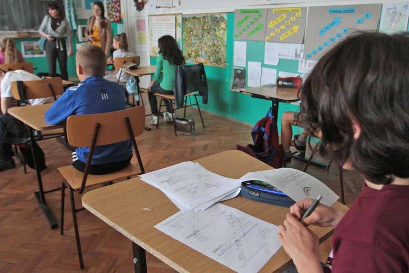 Gyengébben teljesítenek. A főtanfelügyelő szerint a nagy különbség a diákok családi hátteréből is adódik. Képünk illusztráció 