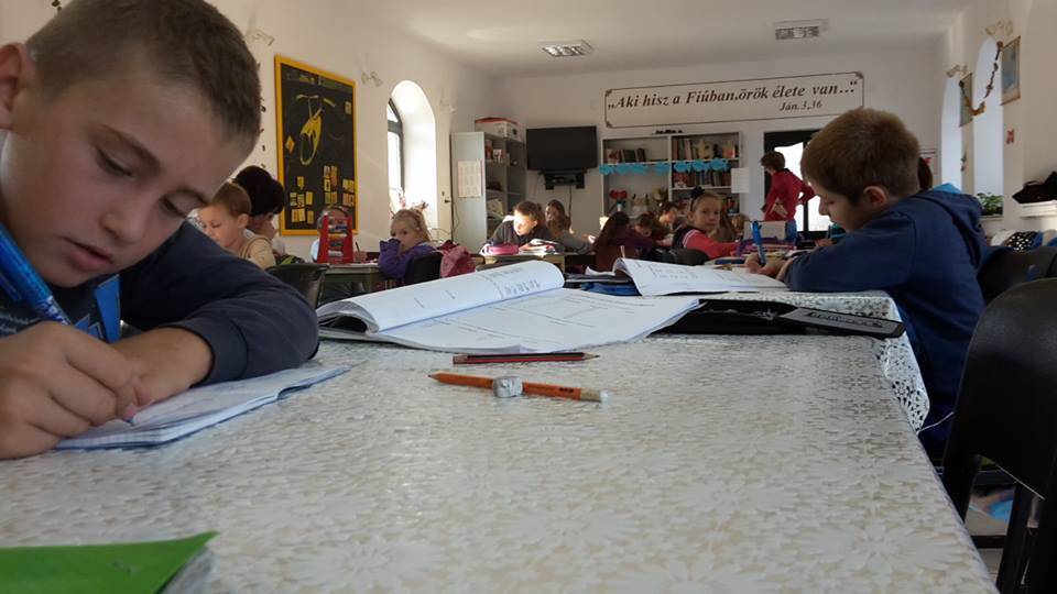 Magyarlapádon a Fehér megyei szórványvidék gyerekei tanulnak 