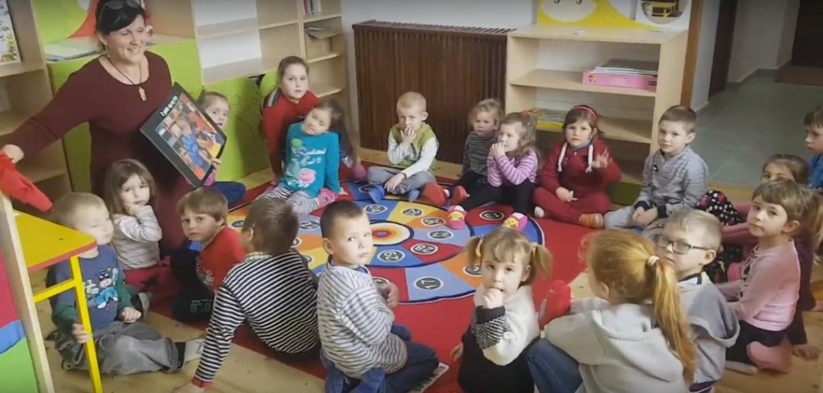 A képzés elsősorban óvónőknek szól