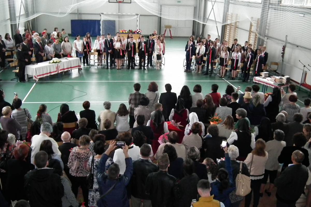 „Otthon” maradhatnak. A ballagó nyolcadikosoknak a Mezőség magyar nyelvű iskolája továbbtanulási lehetőséget biztosít &bullet;  Fotó: Kádár Hanga