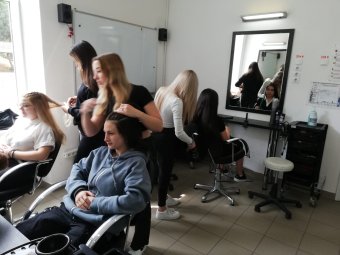 Átszervezi a minisztérium a szakoktatást – a 10 éves kolozsvári református szakiskola is alkalmazkodik az új kihívásokhoz