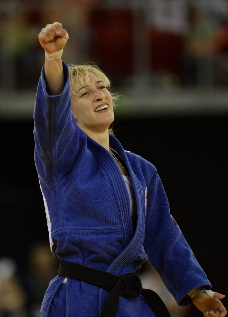 Aranyra váltott munka