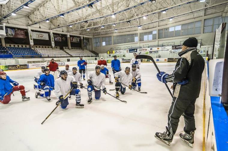 Hokifronton alig van előrelépés