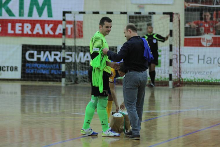 Emelt fővel vonult vissza Klein László