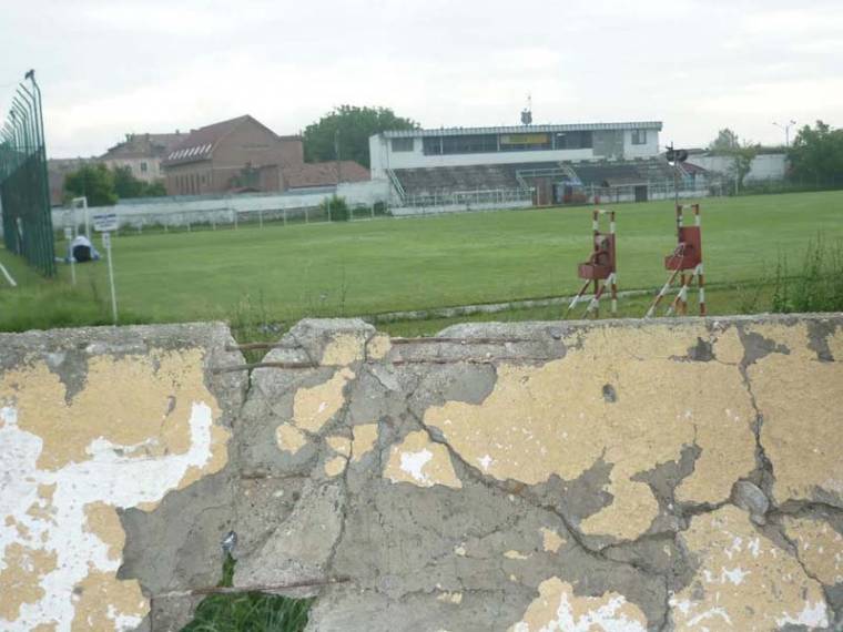 Végső sípszó a dicsői stadionban?
