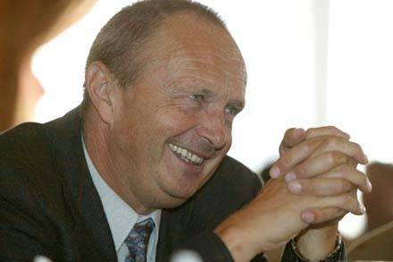 A közvetítés ajándékát őrizgeti