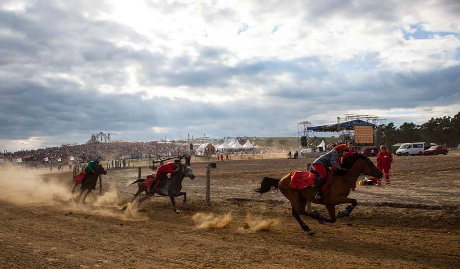 &bullet;  Fotó: Henning János