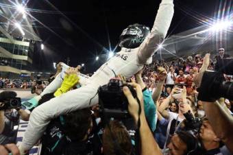 Rosberg révbe ért, majd visszavonult