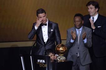 Aranylabda: Ronaldo legyőzte Messit