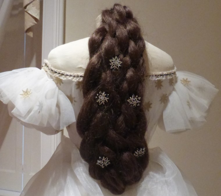 Divat régen és ma: „láb- és fejfrizurák”