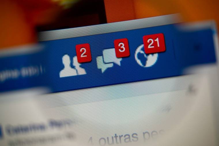 Facebook-műboldogság, magányos posztolók