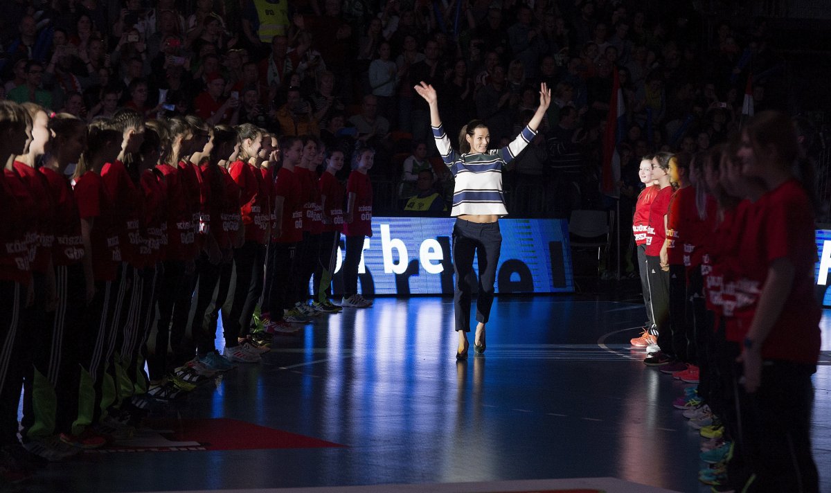 Az est Görbicz Anitáról szólt, aki 233 válogatott mérkőzésén 1111 gólt dobott &bullet;  Fotó: MTI