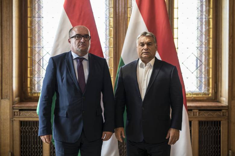 Brenzovics László KMKSZ-elnök és Orbán Viktor magyar miniszterelnök •  Fotó: MTI