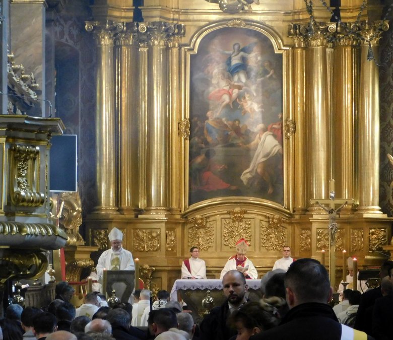 A kielcei Püspöki Székesegyházban tartott ünnepi eucharisztián Veres András a Magyar Katolikus Püspöki Konferencia elnöke beszél •  Fotó: Bagosi Hajnal