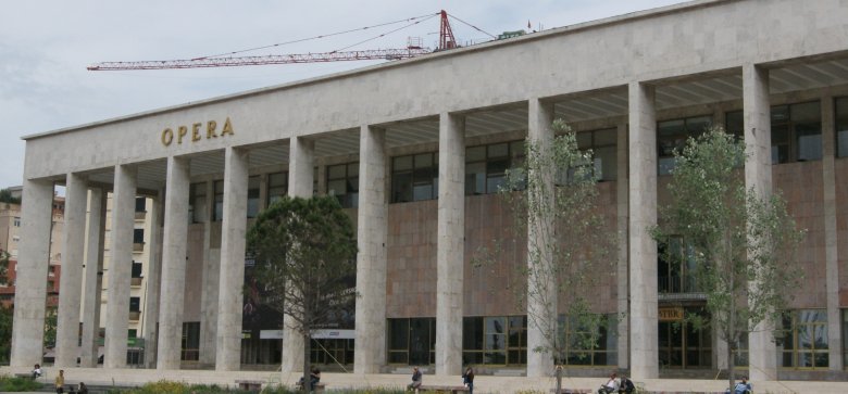 A tiranai szocreál opera: a kommunisták a történelmi épületeket lerombolták •  Fotó: Csermák Zoltán