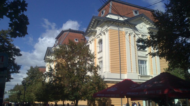 Hatalmas sorok alakultak ki a kárpátaljai határátkelőkön és benzinkutaknál, iskolákat zárnak be