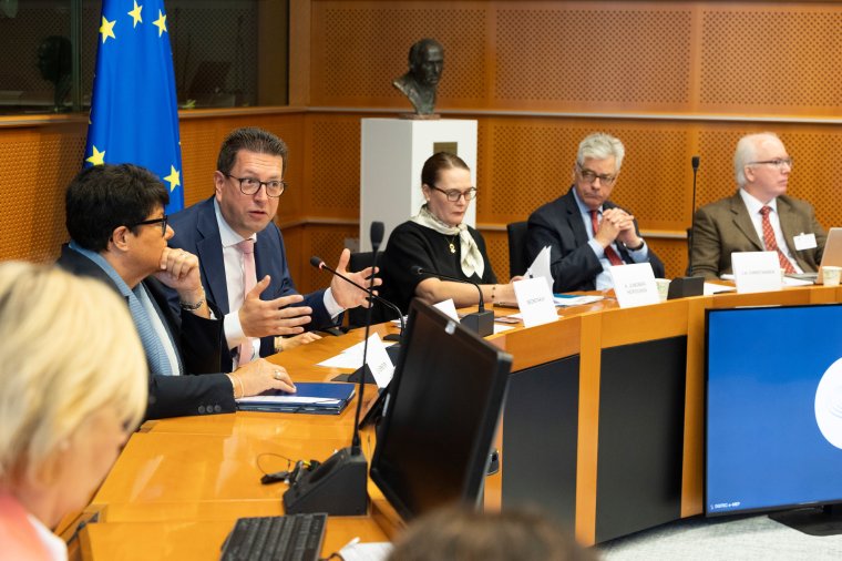 Vincze Loránt az Európai Parlamentben: a polgárok legyenek büszkék, amikor anyanyelvüket használják
