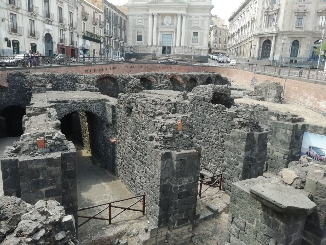 A „mélybe süllyedő” római amfiteátrum Kr. u. az első két évszázadban épült •  Fotó: Somogyi Botond