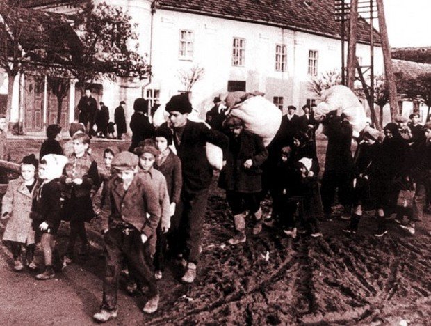 Deportált felvidéki magyarok. A kárpótlás hetven év után is reménytelennek tűnik •  Fotó: Archív