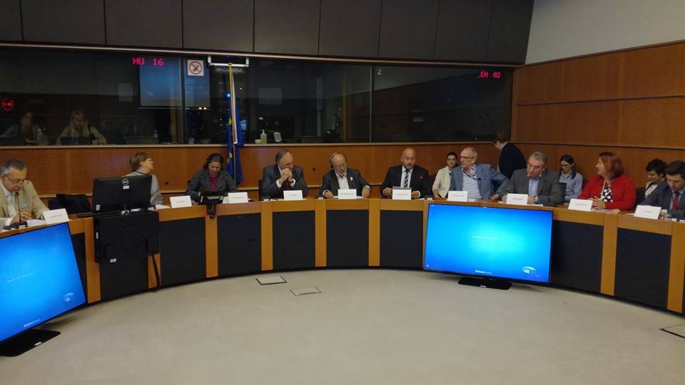 A néppárti magyar képviselők közösségi jogokat kérnek Brüsszelben &bullet;  Fotó: Tőkés László Sajtóirodája