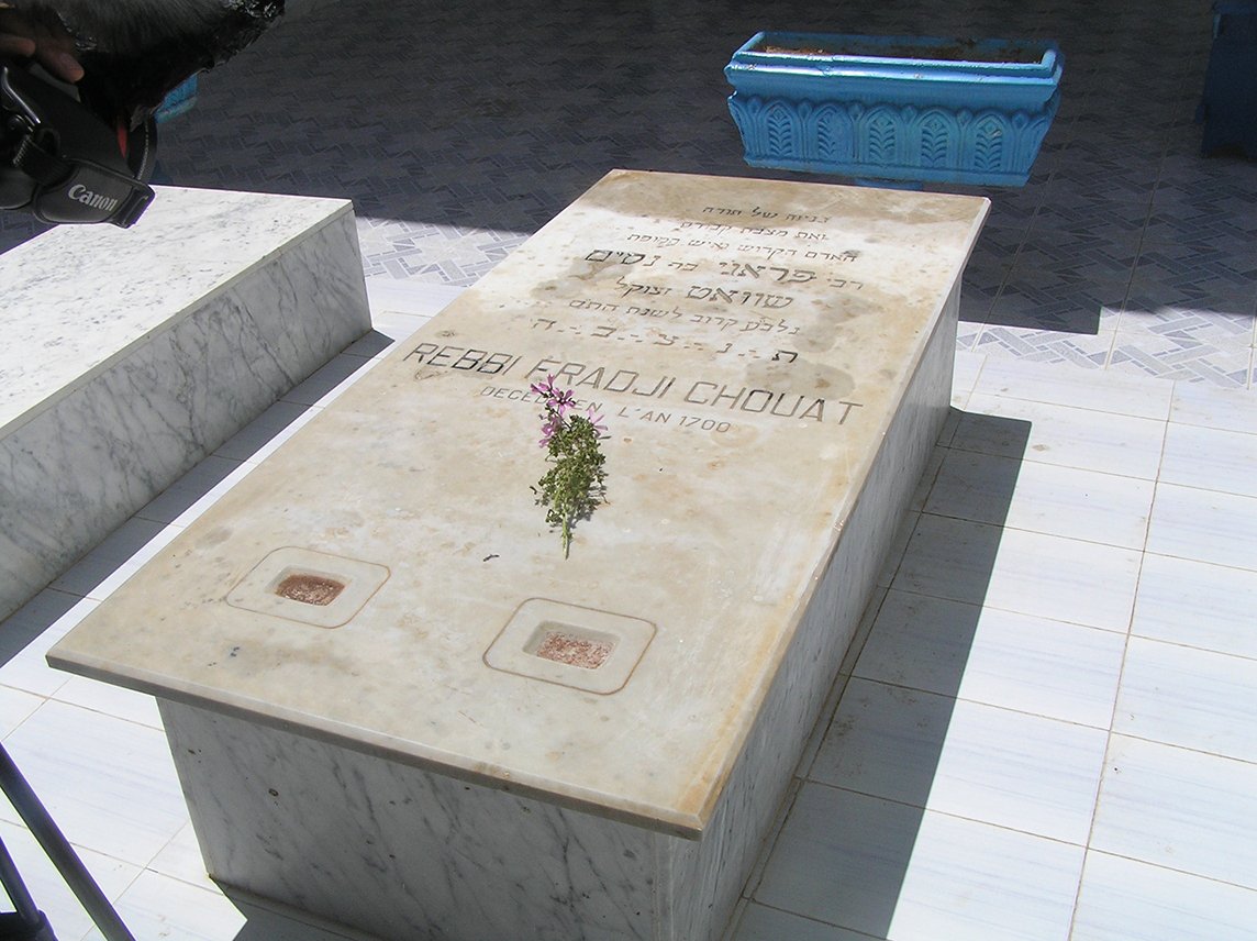 Fraji Chaouat rabbi emlékét nagy tisztelet övezi, sírját zarándokok serege keresi fel &bullet;  Fotó: Csermák Zoltán