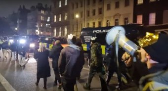 Tízezrek tüntettek Londonban a palesztinok mellett