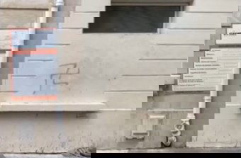 Horogkereszteket festettek a földre Párizsban, 13 embert előállítottak