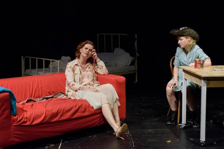 Blanche (Kézdi Imola) és Stella (Pethő Anikó), két külön világ •  Fotó: Bíró István